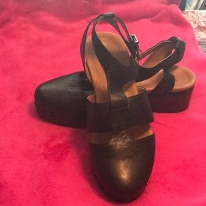 Vionic  Day Faye T-strap Casual Clog